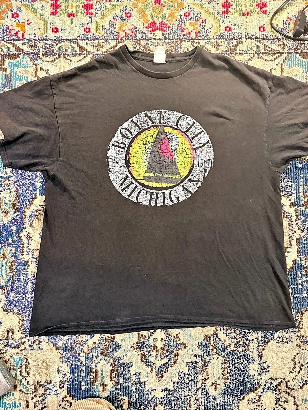 Vintage Black 1818Delta Pro Weight Graphic Short Sleeve Tee in Black